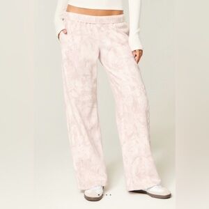 Women's Pink Camo HOLLISTER wide leg sweatpants NWT